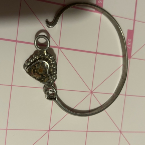 Elegant Silver Heart Bracelet - Picture 7 of 7